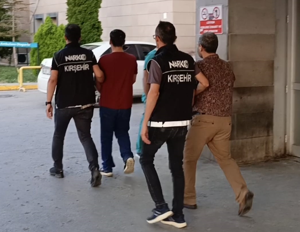 KIRŞEHİR (AA) – Kırşehir'de midesinde 1 kilo 300 gram eroin