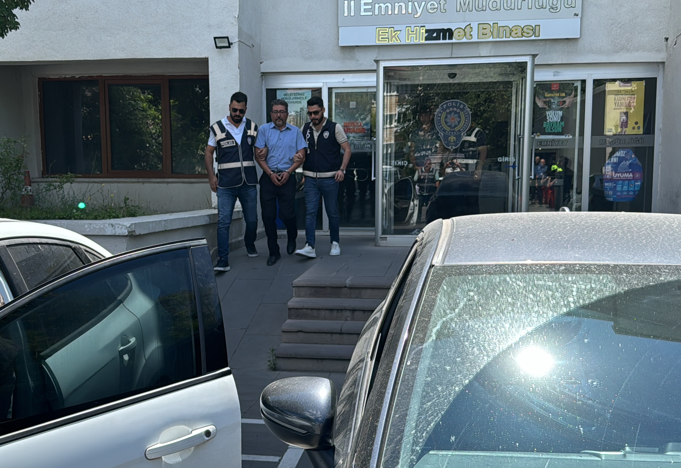 NEVŞEHİR (AA) – Nevşehir'de tartıştığı babaannesini bıçakla yaralayıp, üvey dedesini
