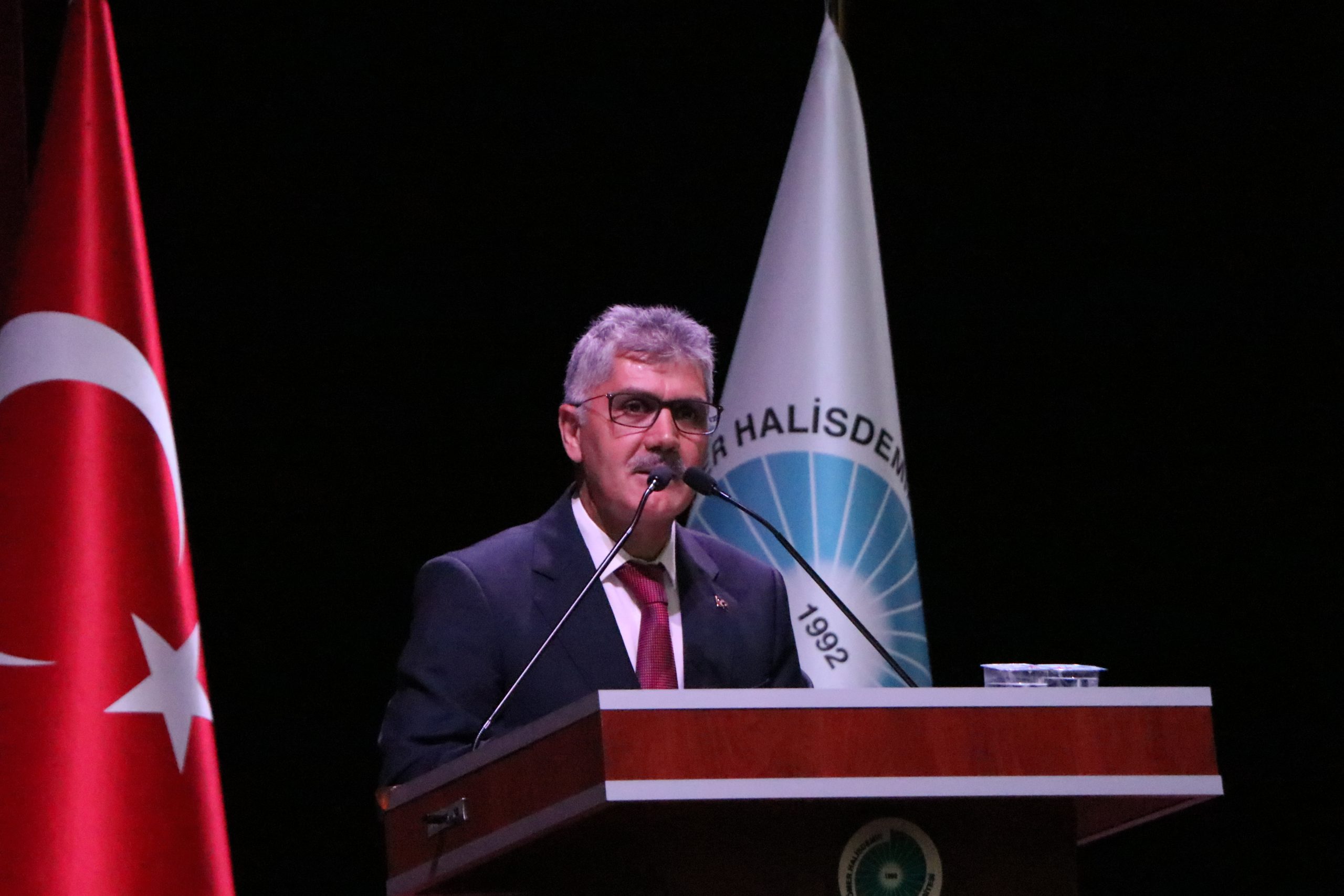 NİĞDE (AA) – Niğde Ömer Halisdemir Üniversitesinde "3. Uluslararası Sigortacılık