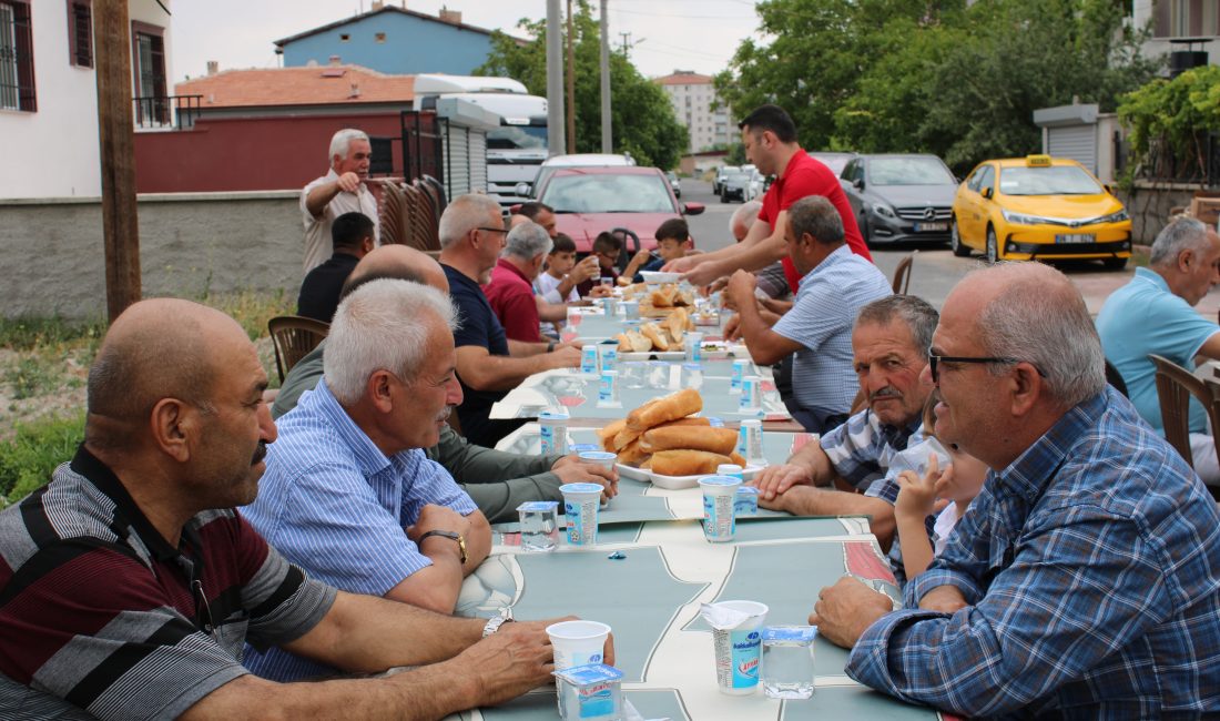 NİGDE (AA) – Niğde'nin Bor ilçesinde yakınlarını kaybeden mahalleliler, şehit
