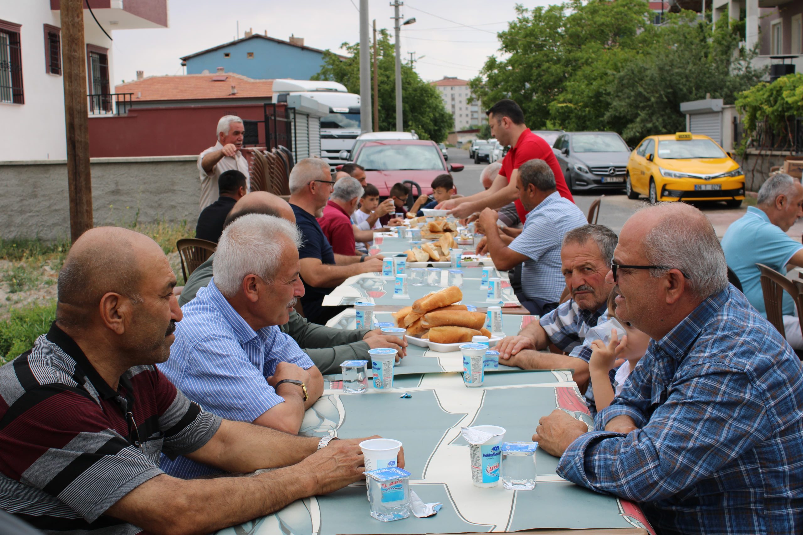 NİGDE (AA) – Niğde'nin Bor ilçesinde yakınlarını kaybeden mahalleliler, şehit
