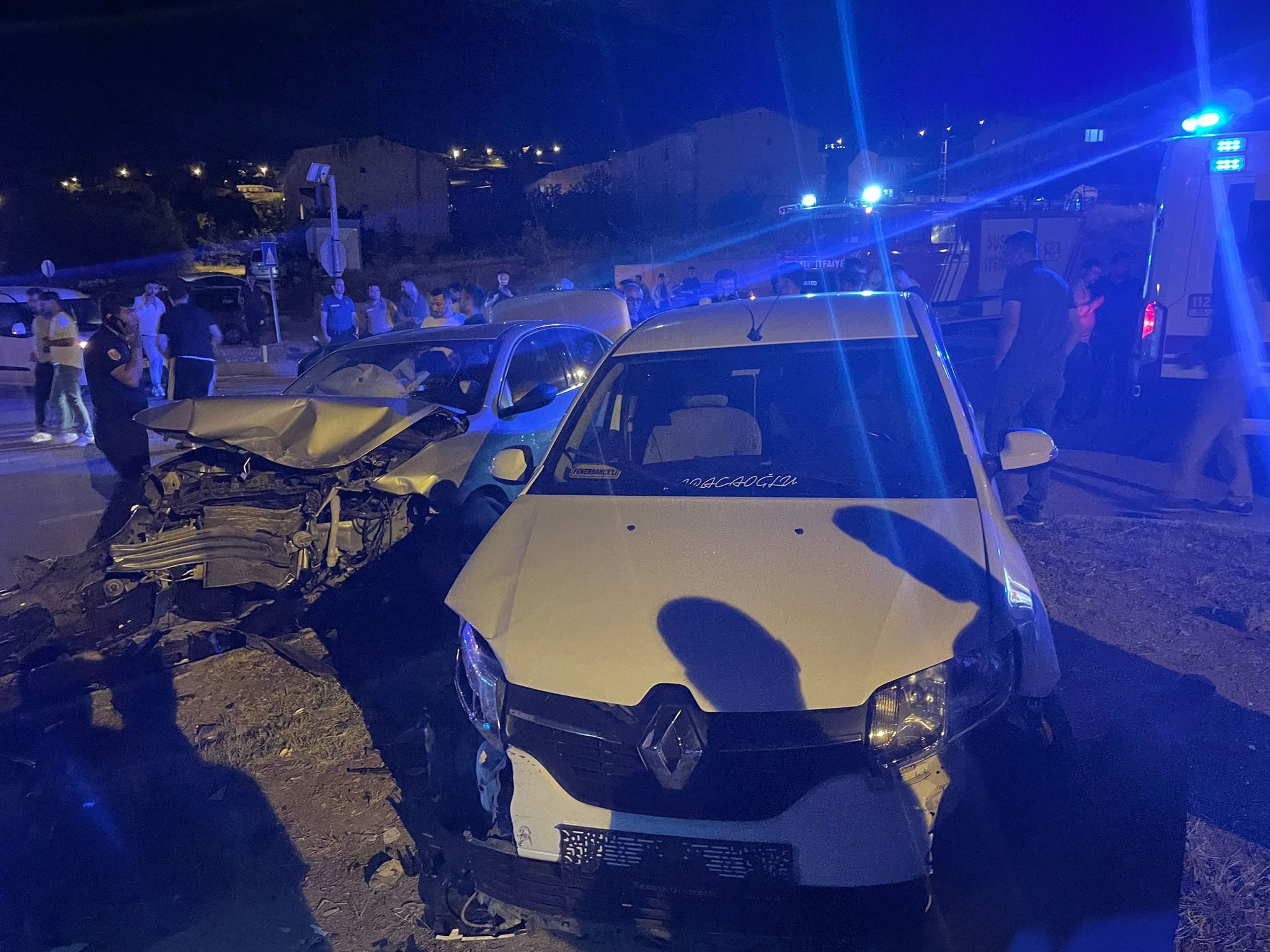 SİVAS (AA) – Sivas'ın Suşehri ilçesinde iki otomobilin çarpışması sonucu