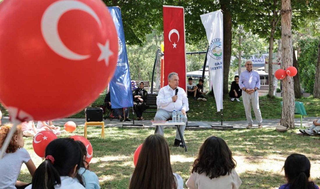 KAYSERİ (AA) – Talas Belediyesi başlattığı uygulamayla parkları çocukların kitap