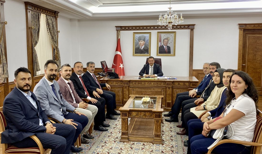 KIRŞEHİR (AA) – Türkiye Kamu-Sen Genel Başkanı Önder Kahveci, Kırşehir'de
