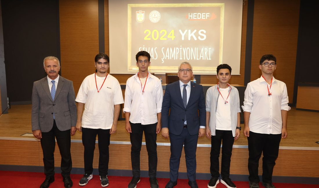 SİVAS (AA) – Sivas Valisi Yılmaz Şimşek, Yükseköğretim Kurumları Sınavı'nda