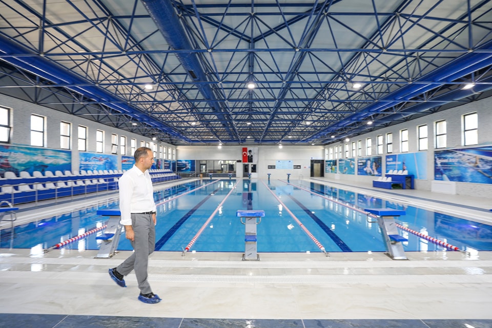 NİĞDE (AA) – Niğde Belediyesinin yenilediği Yarı Olimpik Yüzme Havuzu
