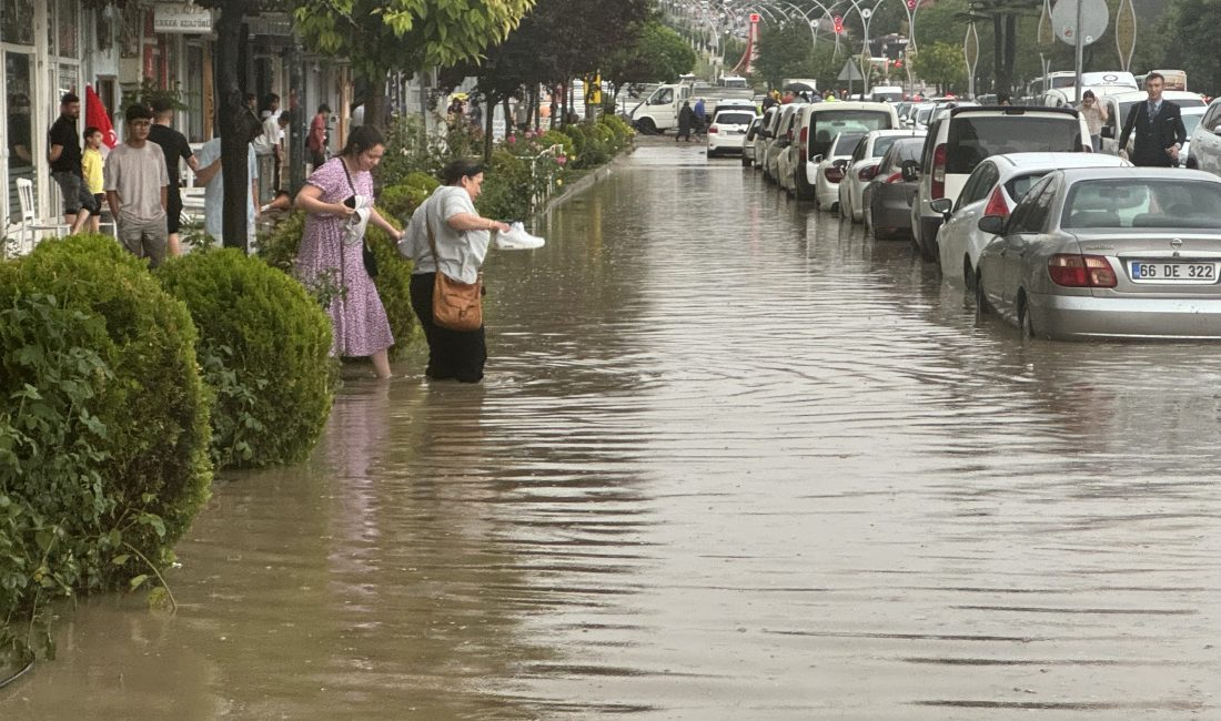 YOZGAT (AA) – Yozgat'ta sağanak hayatı olumsuz etkiledi. Kent merkezinde