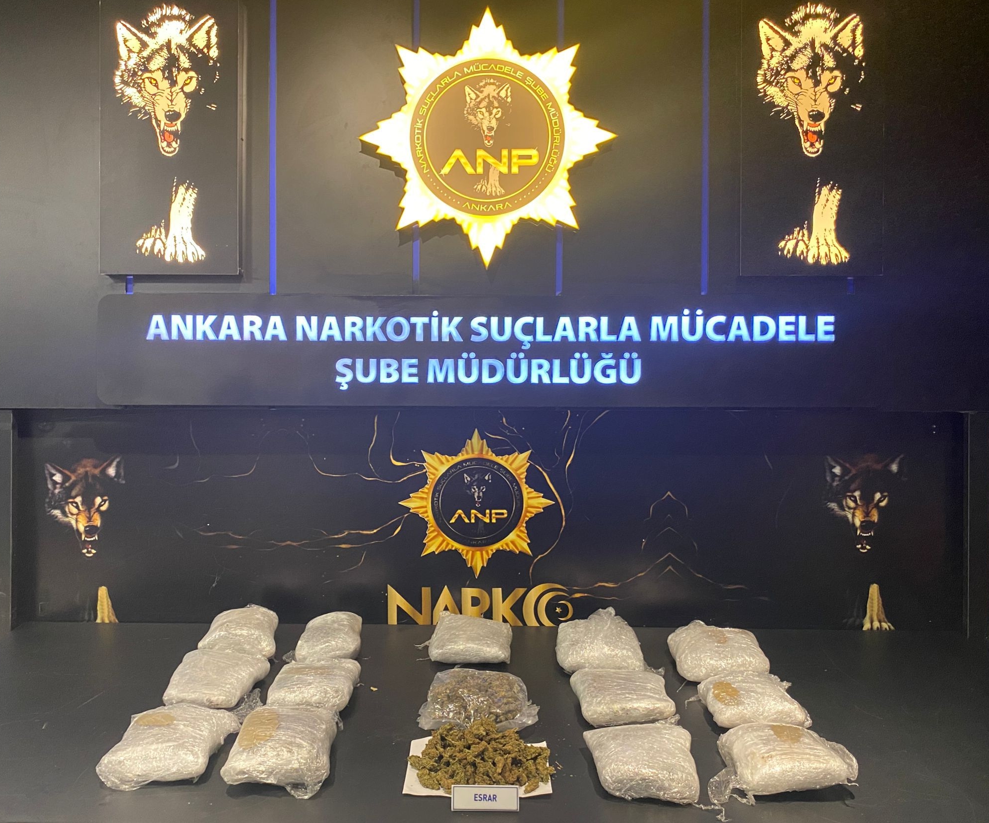 ANKARA (AA) – Ankara'nın Mamak ilçesinde düzenlenen uyuşturucu operasyonunda 10