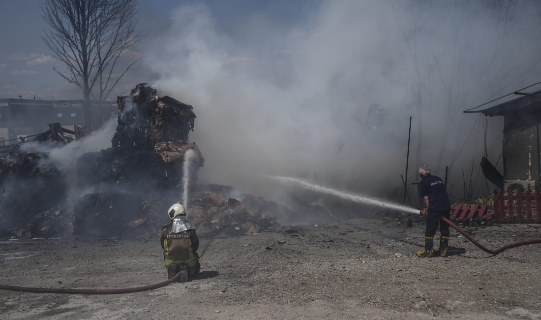 ANKARA (AA) – Ankara'nın Akyurt ilçesinde geri dönüşüm fabrikasında çıkan