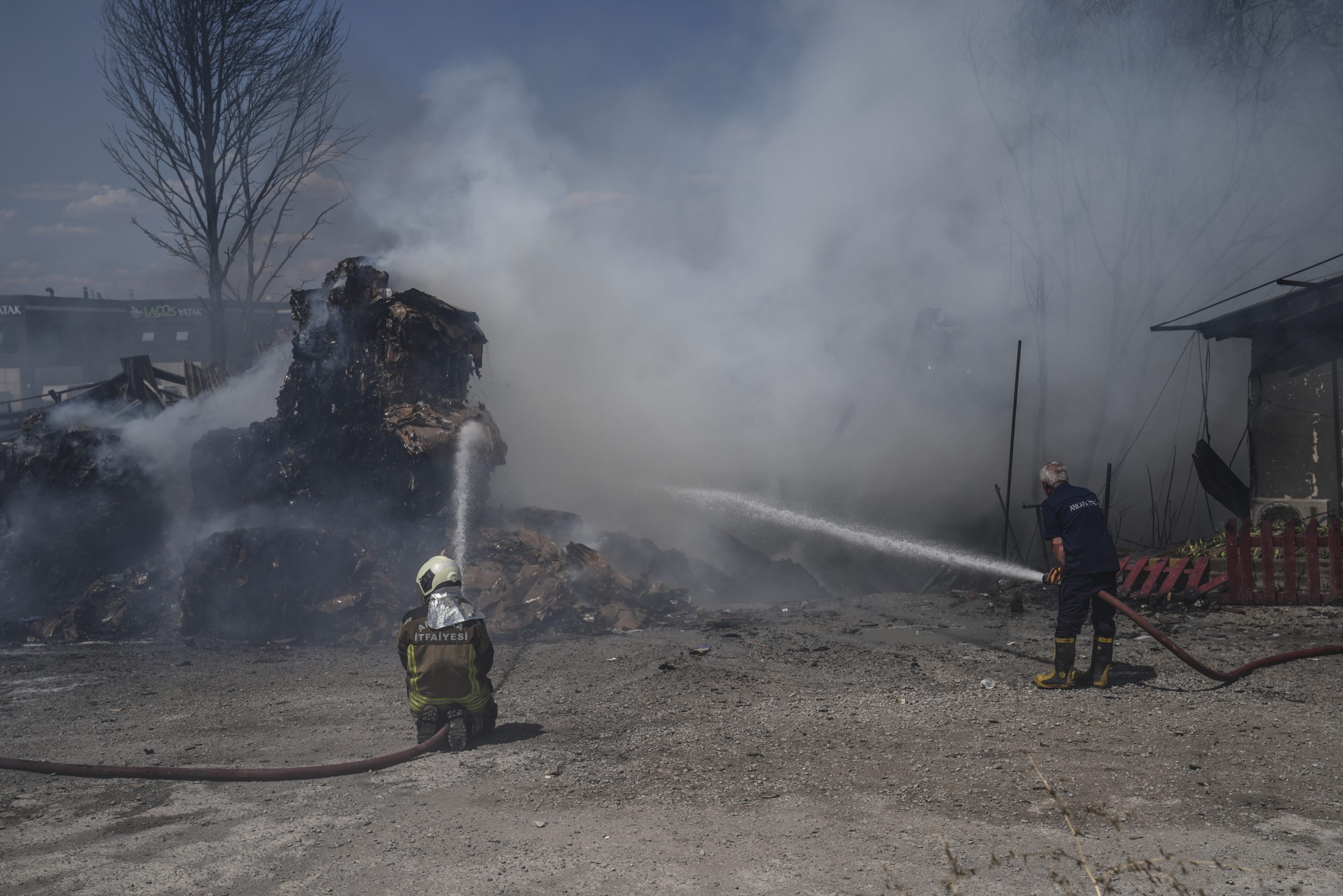 ANKARA (AA) – Ankara'nın Akyurt ilçesinde geri dönüşüm fabrikasında çıkan