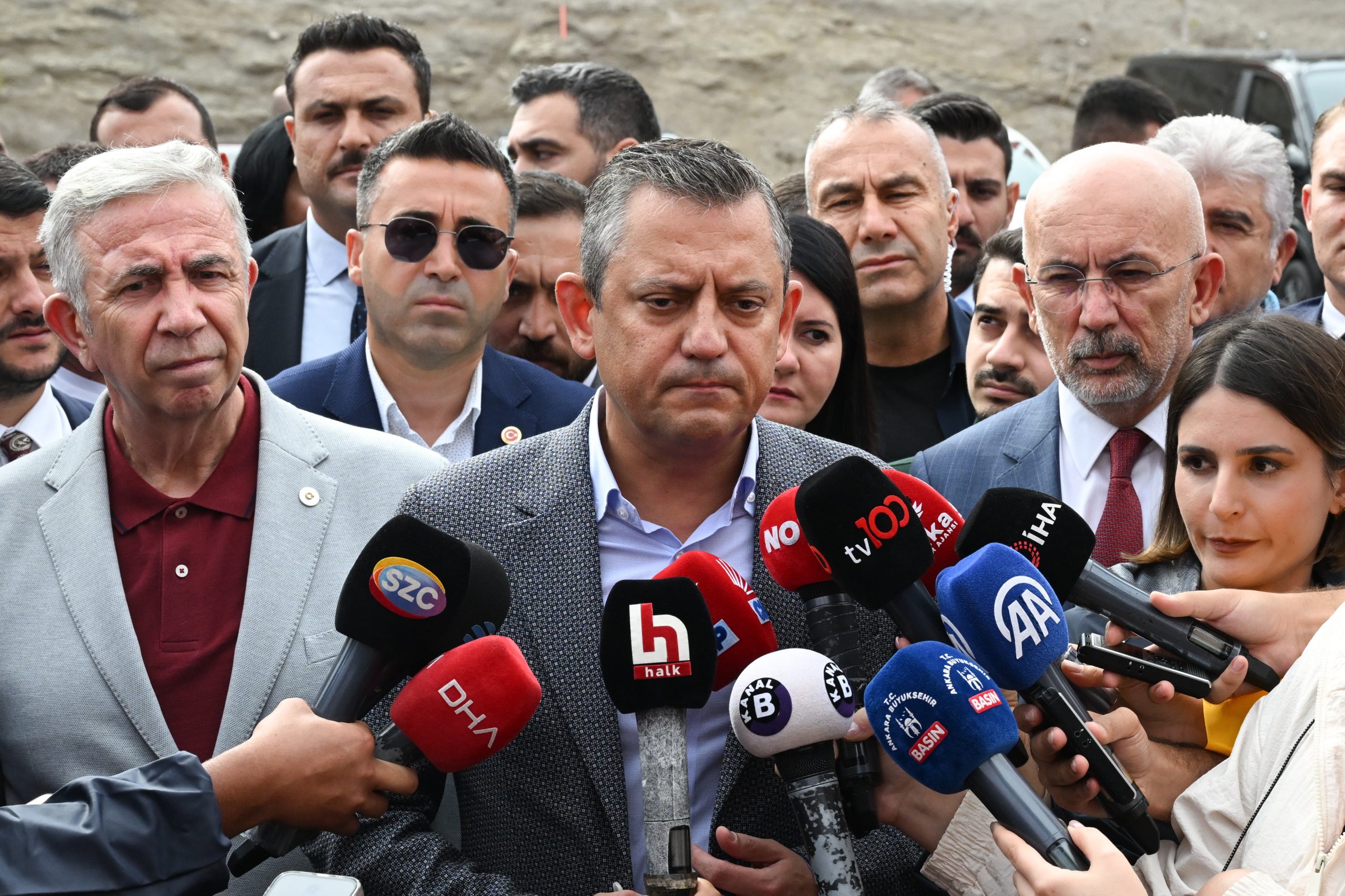 - "(İstanbul Vaniköy'deki izinsiz inşaat) Haber alınır alınmaz mühürlendi"