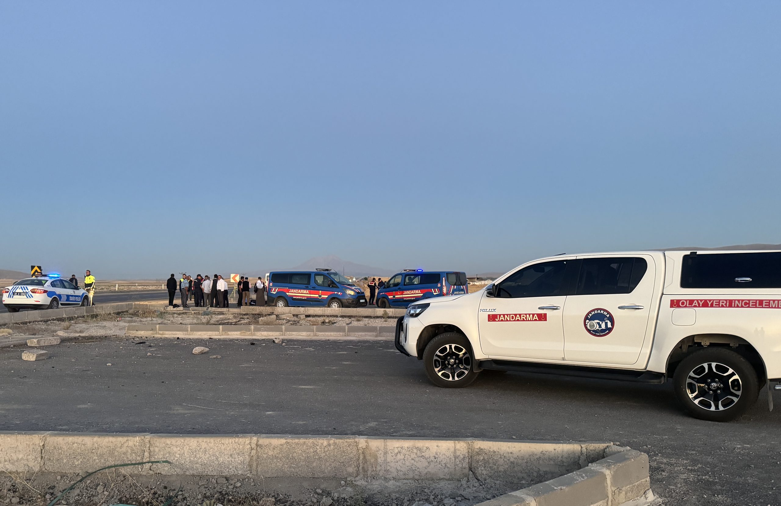 KAYSERİ (AA) – Kayseri'de devrilen otomobildeki 4 kişi öldü, 2