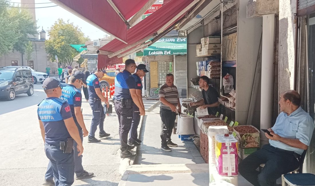 KAYSERİ (AA) – Kayseri zabıta ekiplerince esnaf dükkanları önünde kaldırım