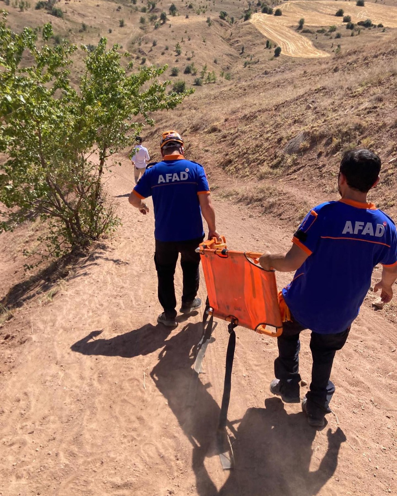 SİVAS (AA) – Sivas’ta dağ motosikletiyle gezintiye çıkan ve çukura