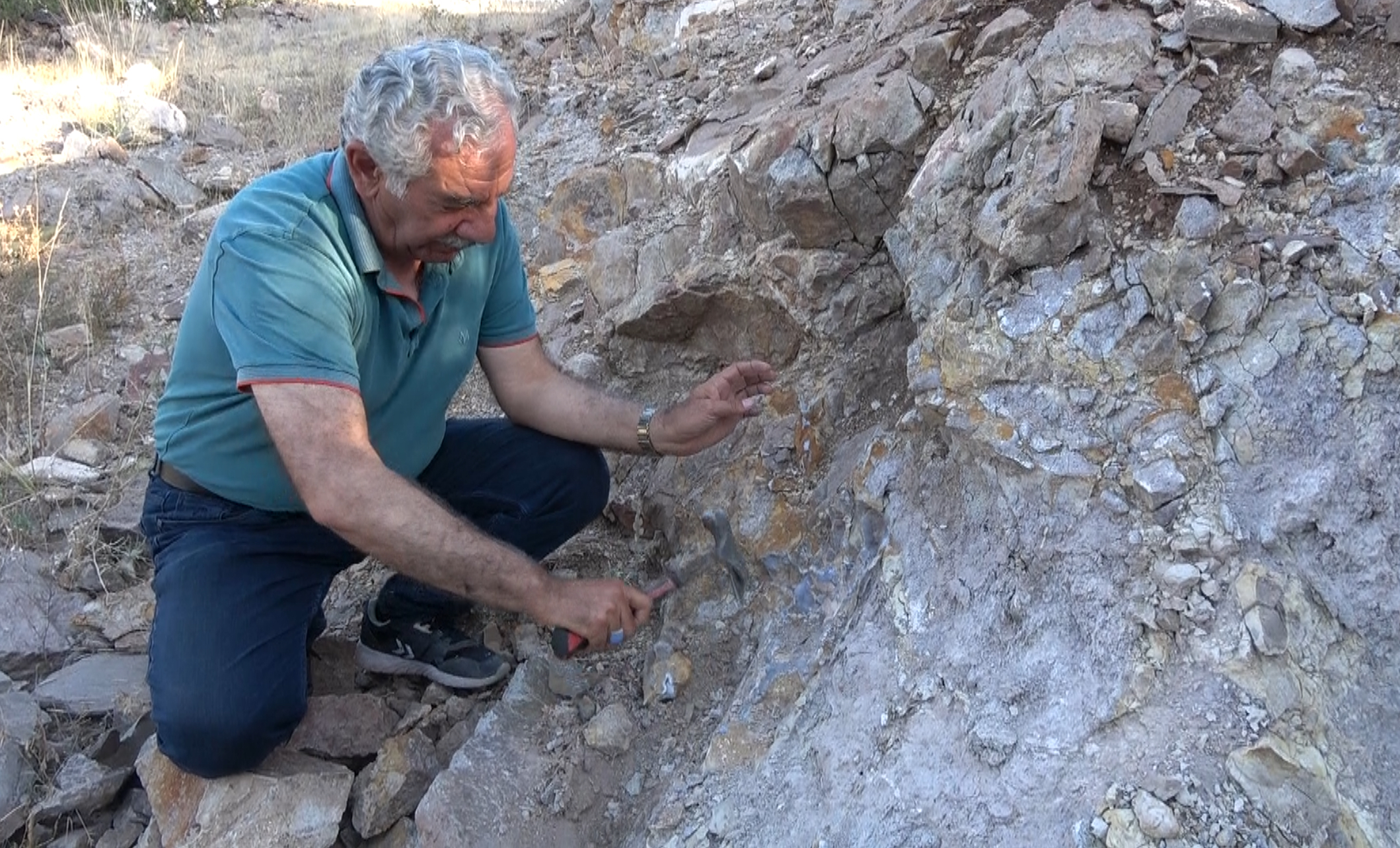 YOZGAT (AA) – Yozgat'ın Aydıncık ilçesinde ametist, kuvars, kalsedon ve