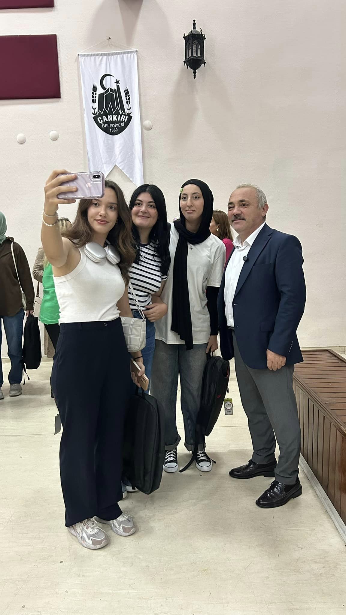 Çankırı Belediyesi, üniversiteyi kazanan Çankırılı öğrenciler için tören düzenledi. Bu