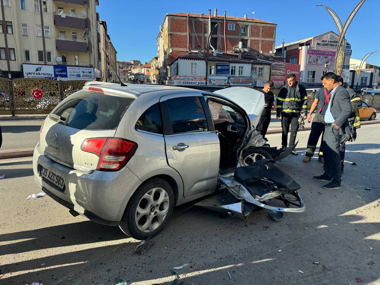 AKSARAY (AA) – Aksaray'da park halindeki araca çarpan otomobildeki 2