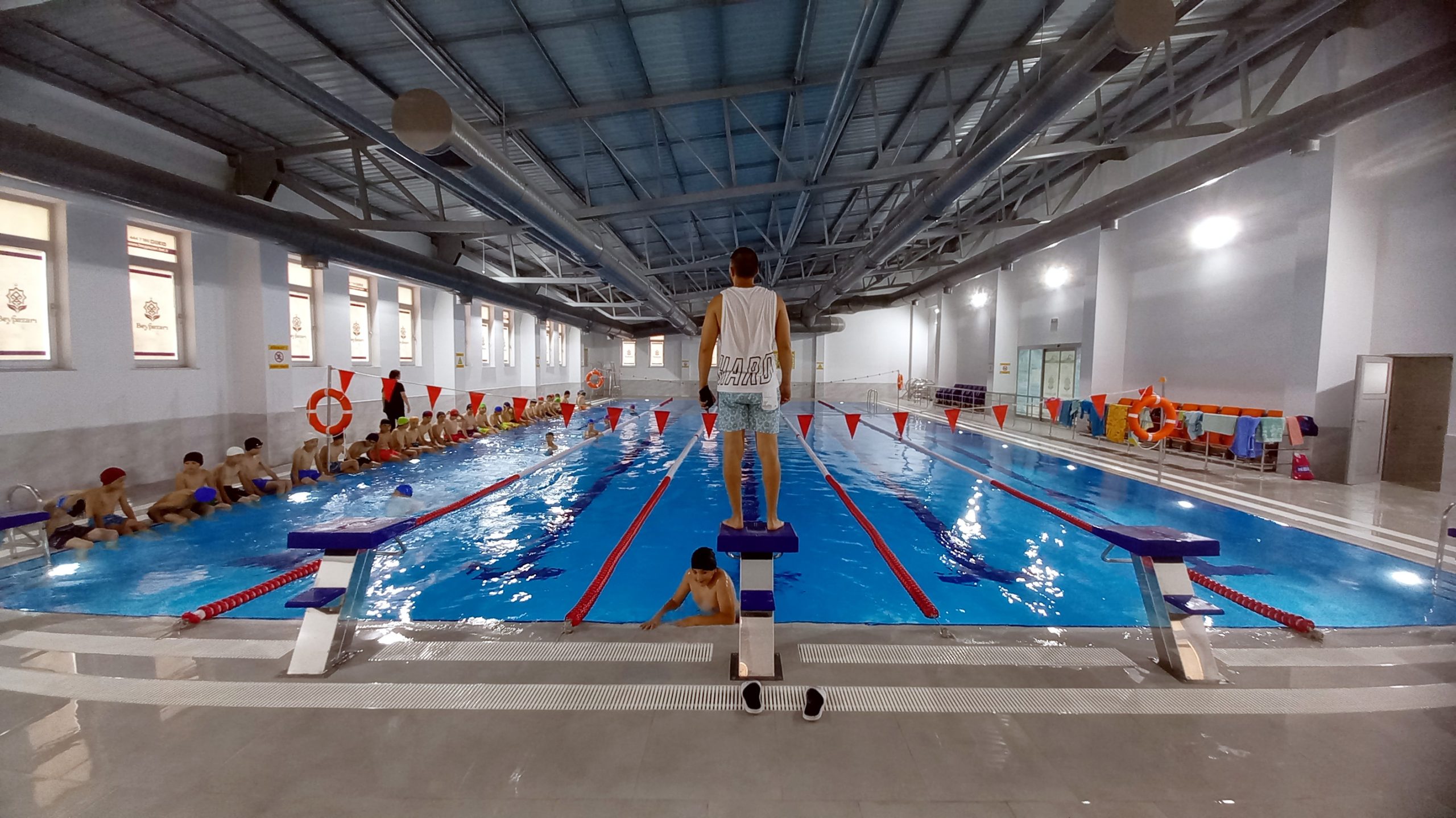 ANKARA (AA) – Beypazarı ilçesindeki yarı olimpik yüzme havuzu Gençlik