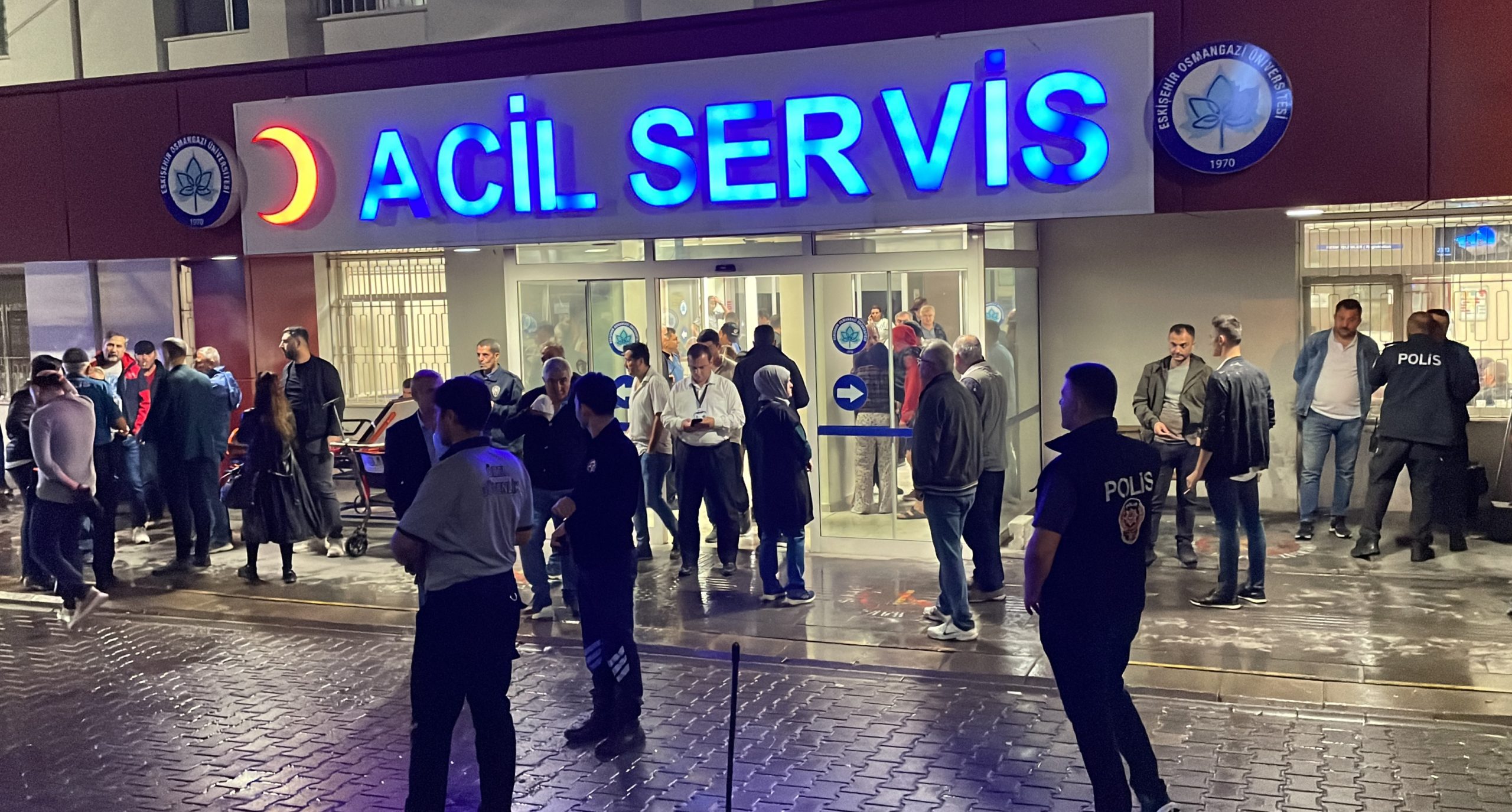 ESKİŞEHİR (AA) – Eskişehir'de, midibüsün yoldan çıkması sonucu meydana gelen