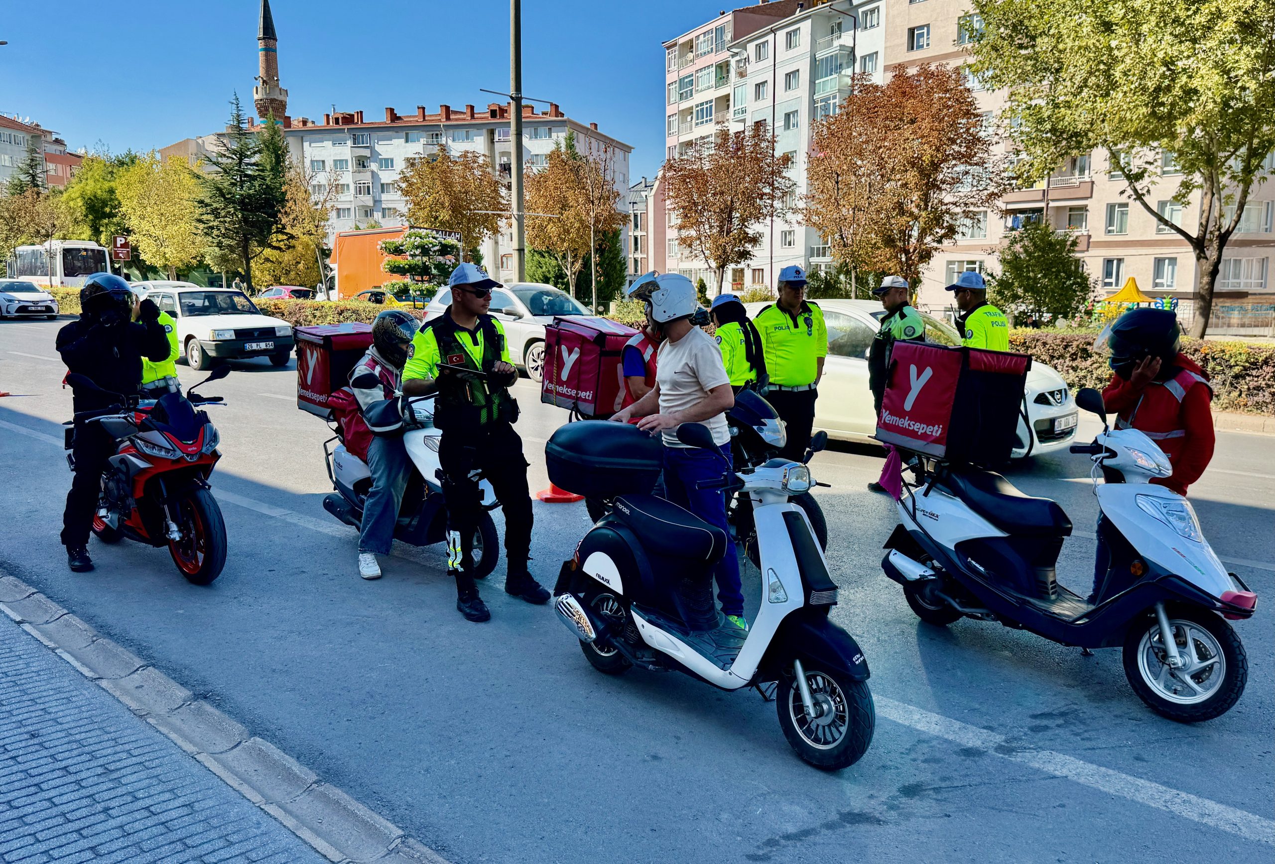 ESKİŞEHİR (AA) – Eskişehir'de polis ekipleri motosiklet sürücülerine yönelik denetim