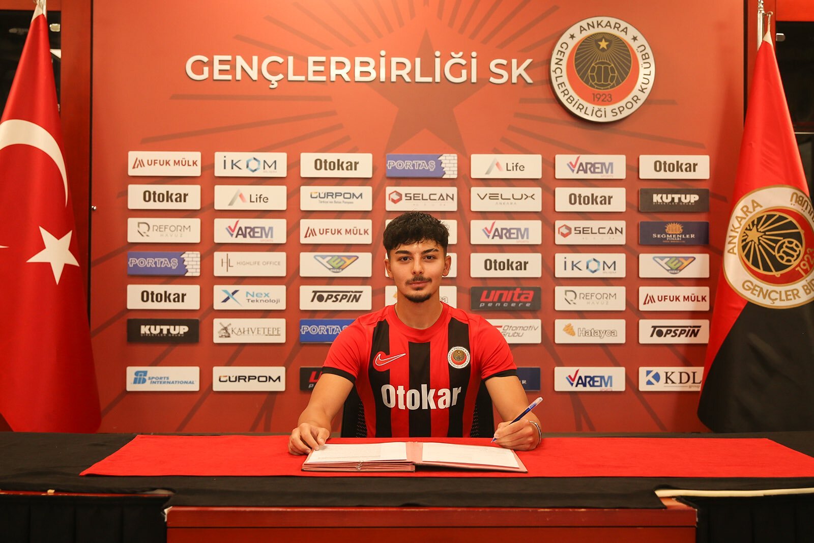 ANKARA (AA) – Gençlerbirliği, akademi futbolcularından Mustafa Eren Gençel ile