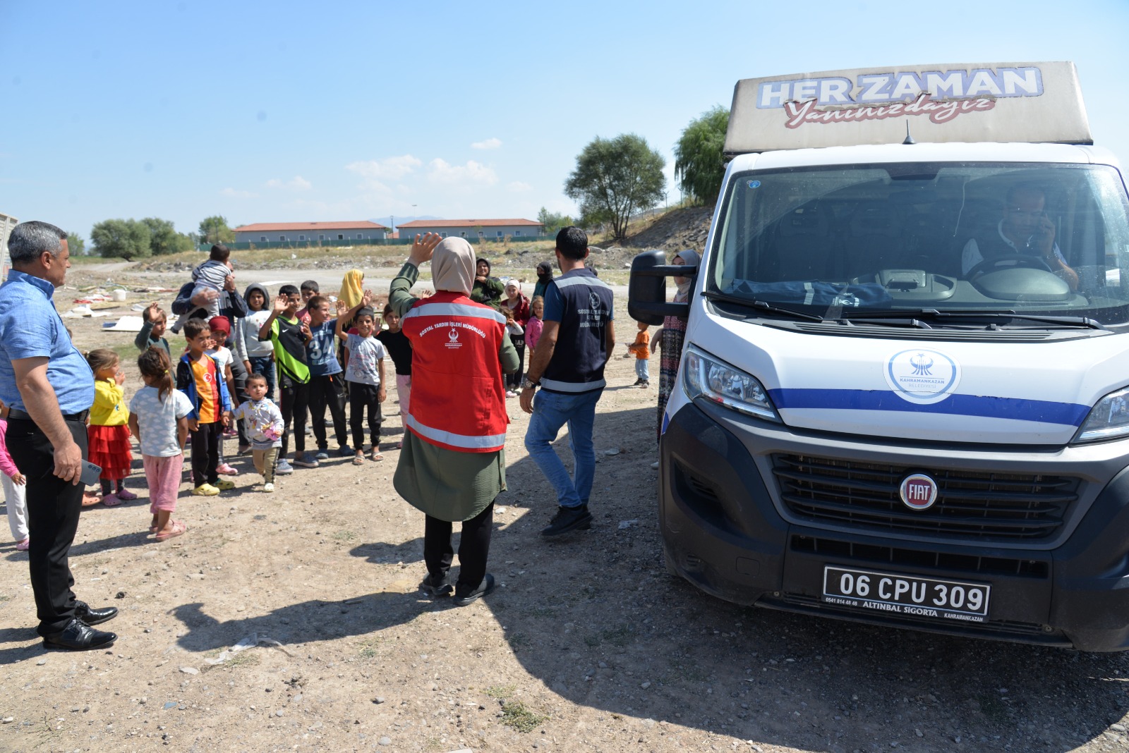 ANKARA (AA) – Kahramankazan Belediyesi tarafından mevsimlik tarım işçilerine gıda