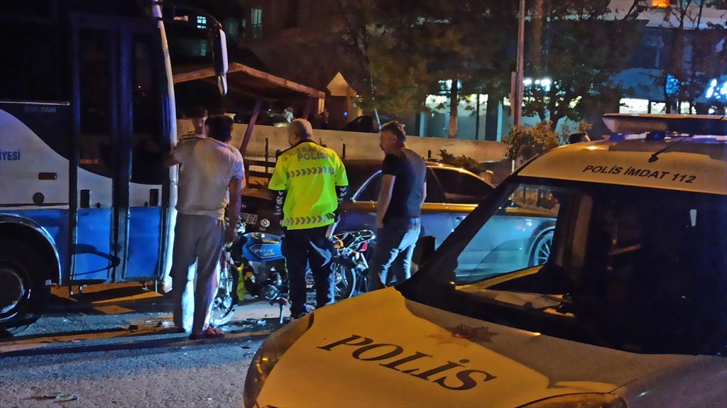 ANKARA (AA) – Ankara'nın Kahramankazan ilçesinde motosikletin park halindeki halk