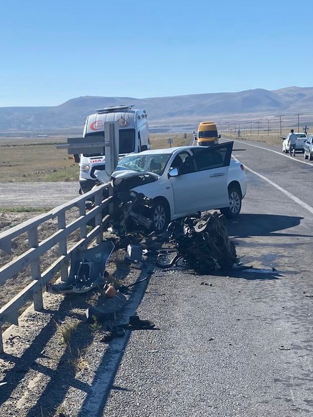 KAYSERİ (AA) – Kayseri'nin Yeşilhisar ilçesinde otomobilin bariyere çarpması sonucu