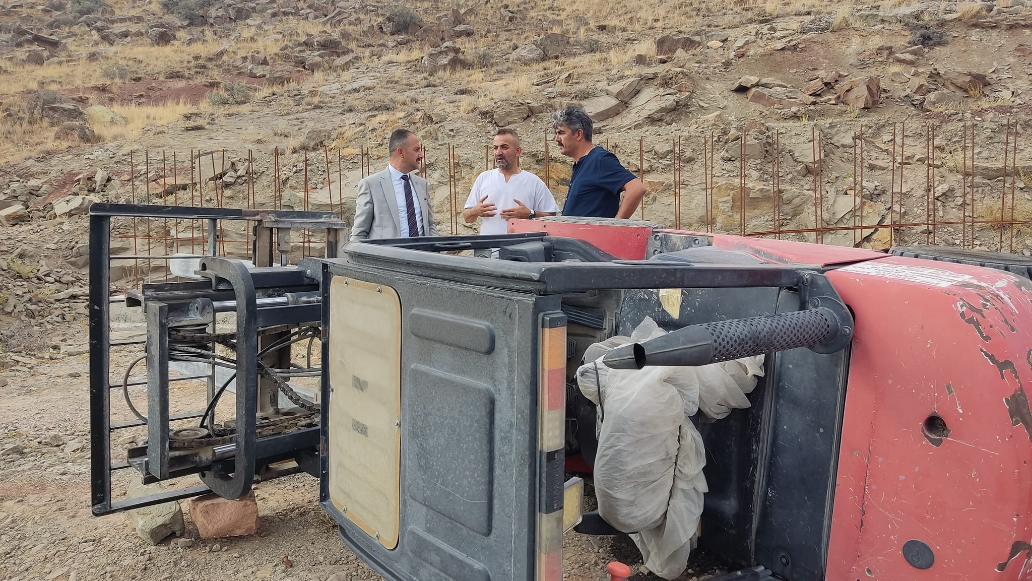 KAYSERİ (AA) – Kayseri'nin Bünyan ilçesinde devrilen forkliftin altında kalan