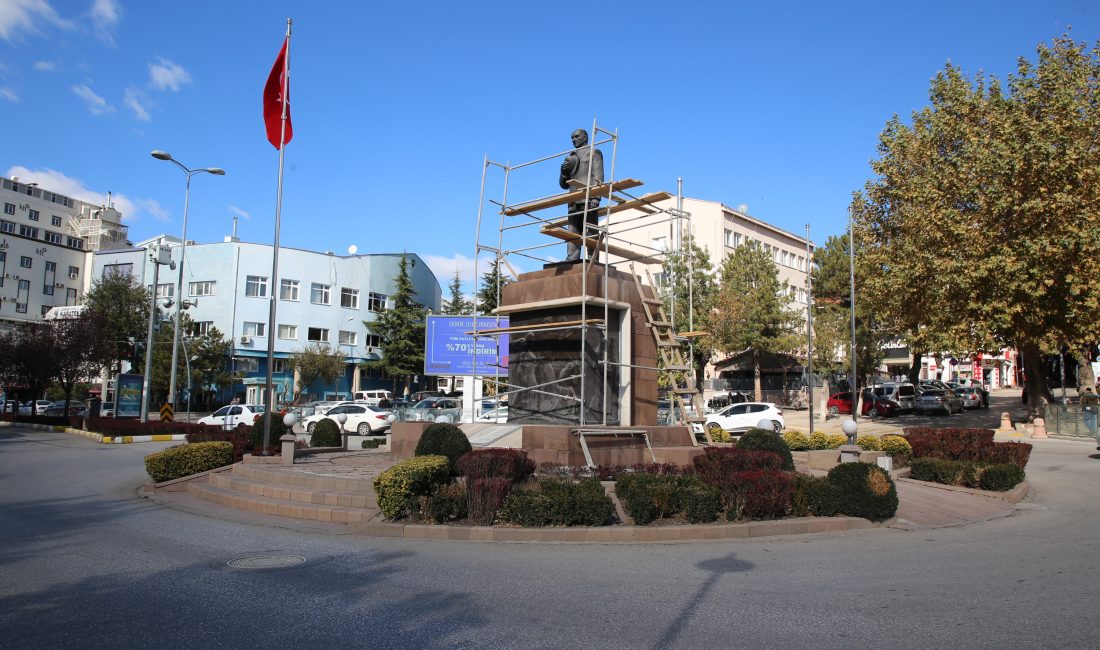 Çankırı’da heykeller bakıma alındı. Bakım çalışmaları Çankırı’nın önemli sembollerinden Atatürk