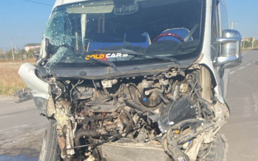 AKSARAY (AA) – Aksaray'da öğrenci servis minibüsü ile tırın çarpışması