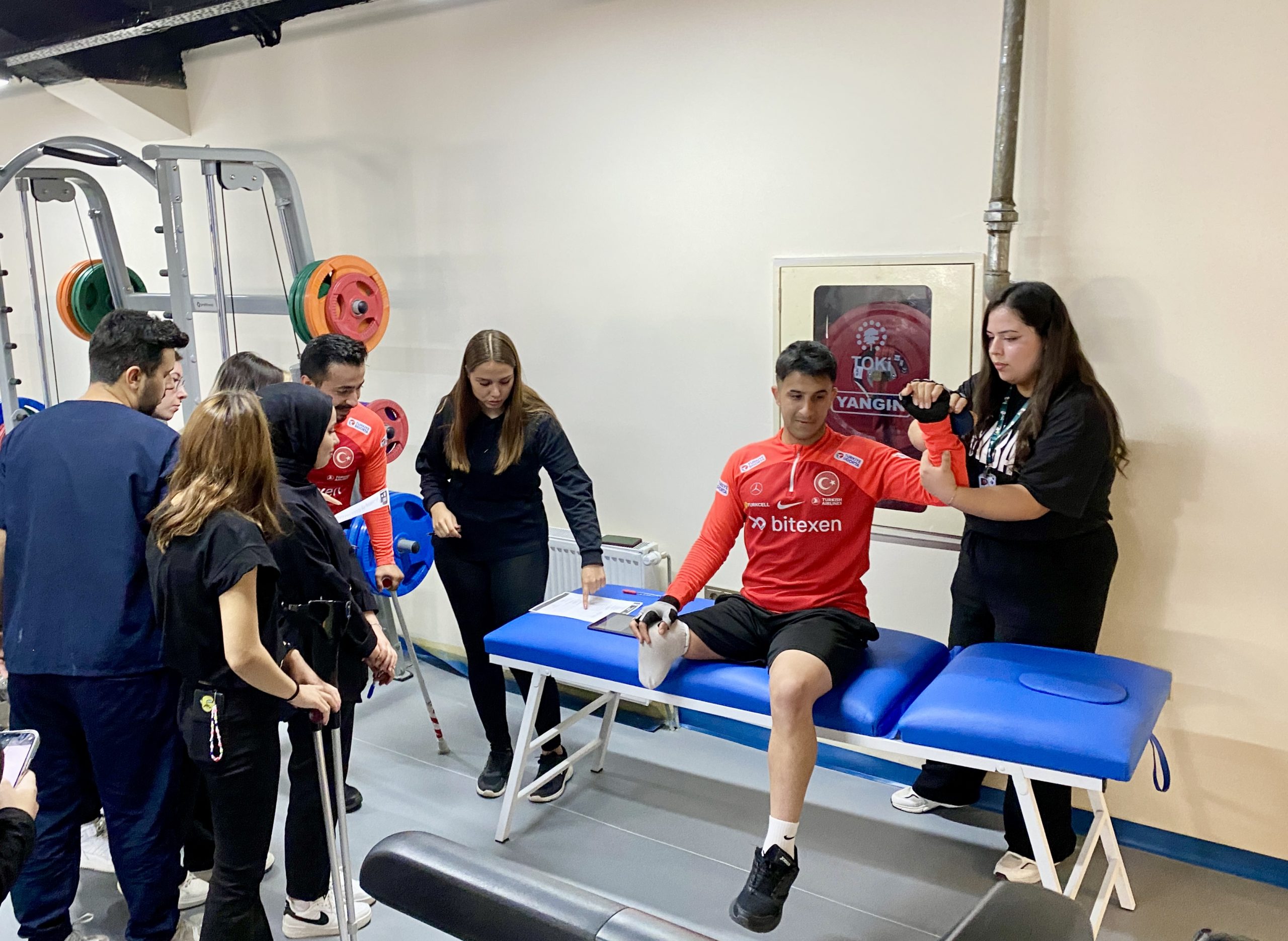 KIRŞEHİR (AA) – Ampute Milli Futbol Takımı oyuncuları, Kırşehir Ahi