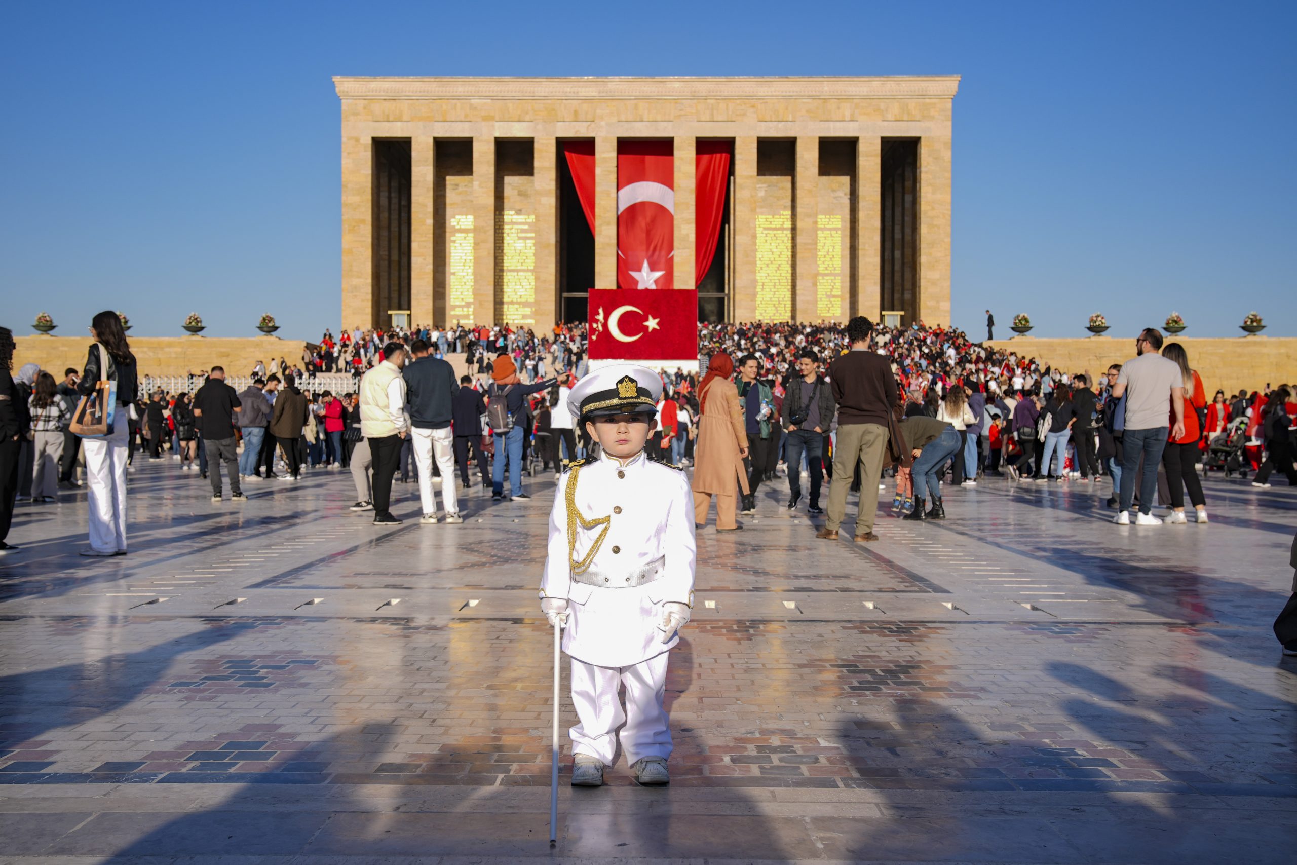 - İlgiyle izlediği askerlerin hareketlerini ezberleyen 3 yaşındaki Barskan, Anıtkabir'de