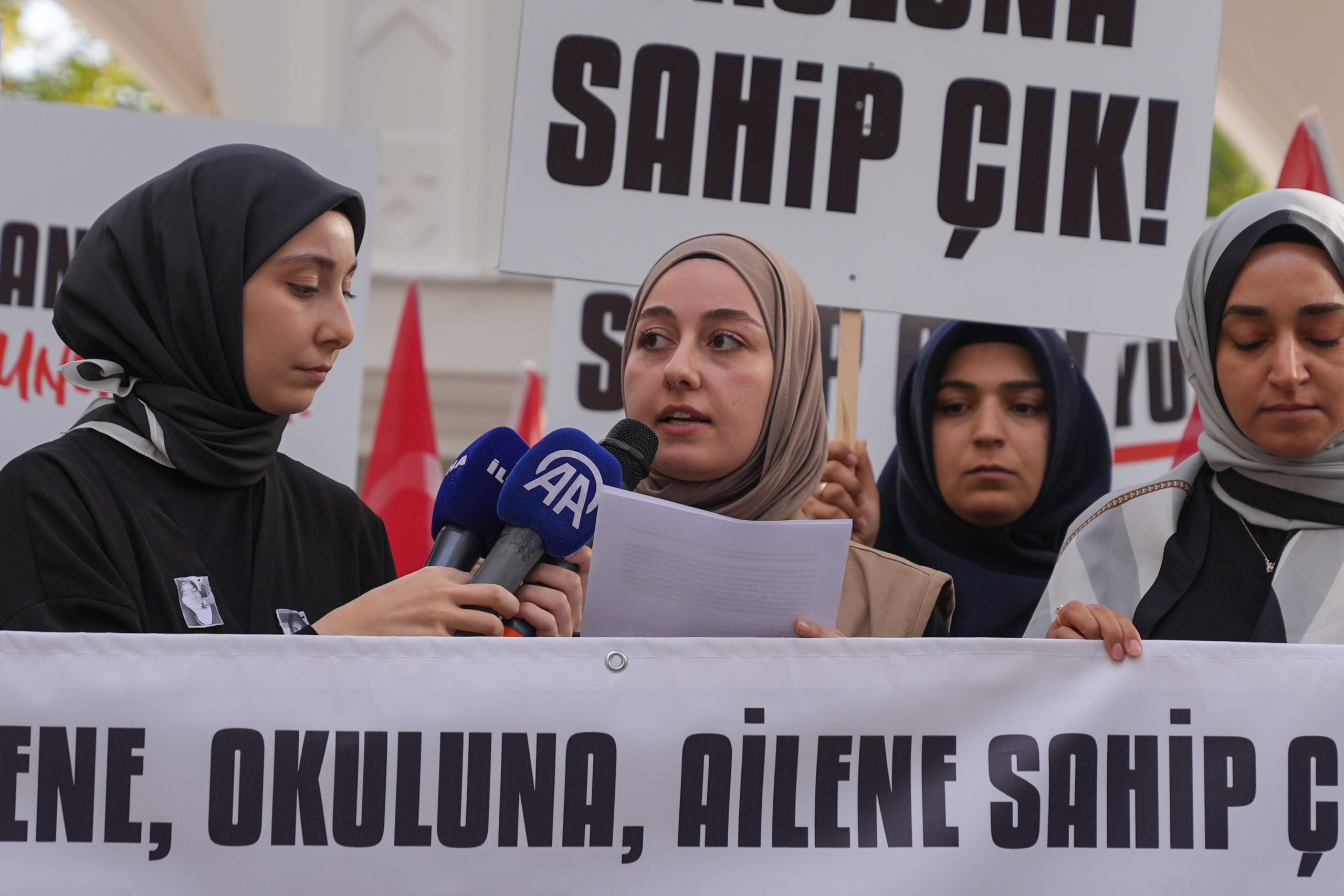 ANKARA (AA) – Ankara Genç İHH gönüllüleri, kadına yönelik şiddet