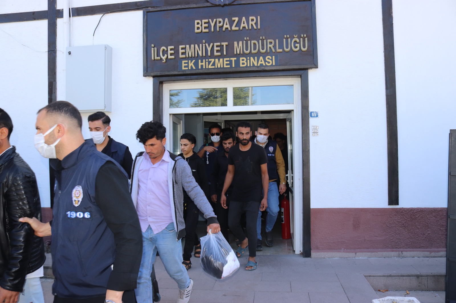 ANKARA (AA) – Ankara'nın Beypazarı ilçesinde yasa dışı yollardan ülkeye
