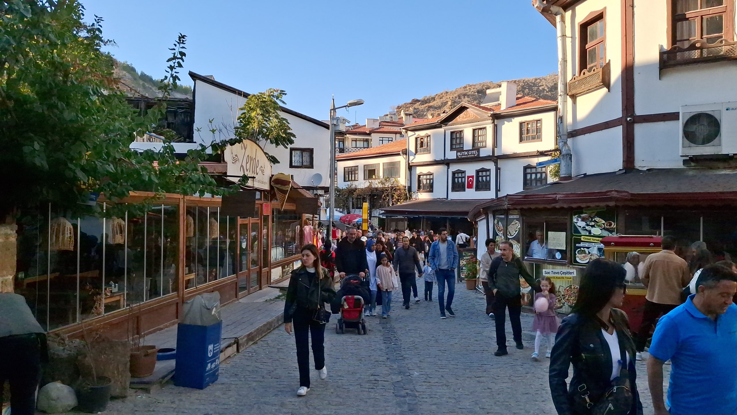 ANKARA (AA) – Ankara'nın tarihi İpekyolu üzerinde bulunan, çok sayıda