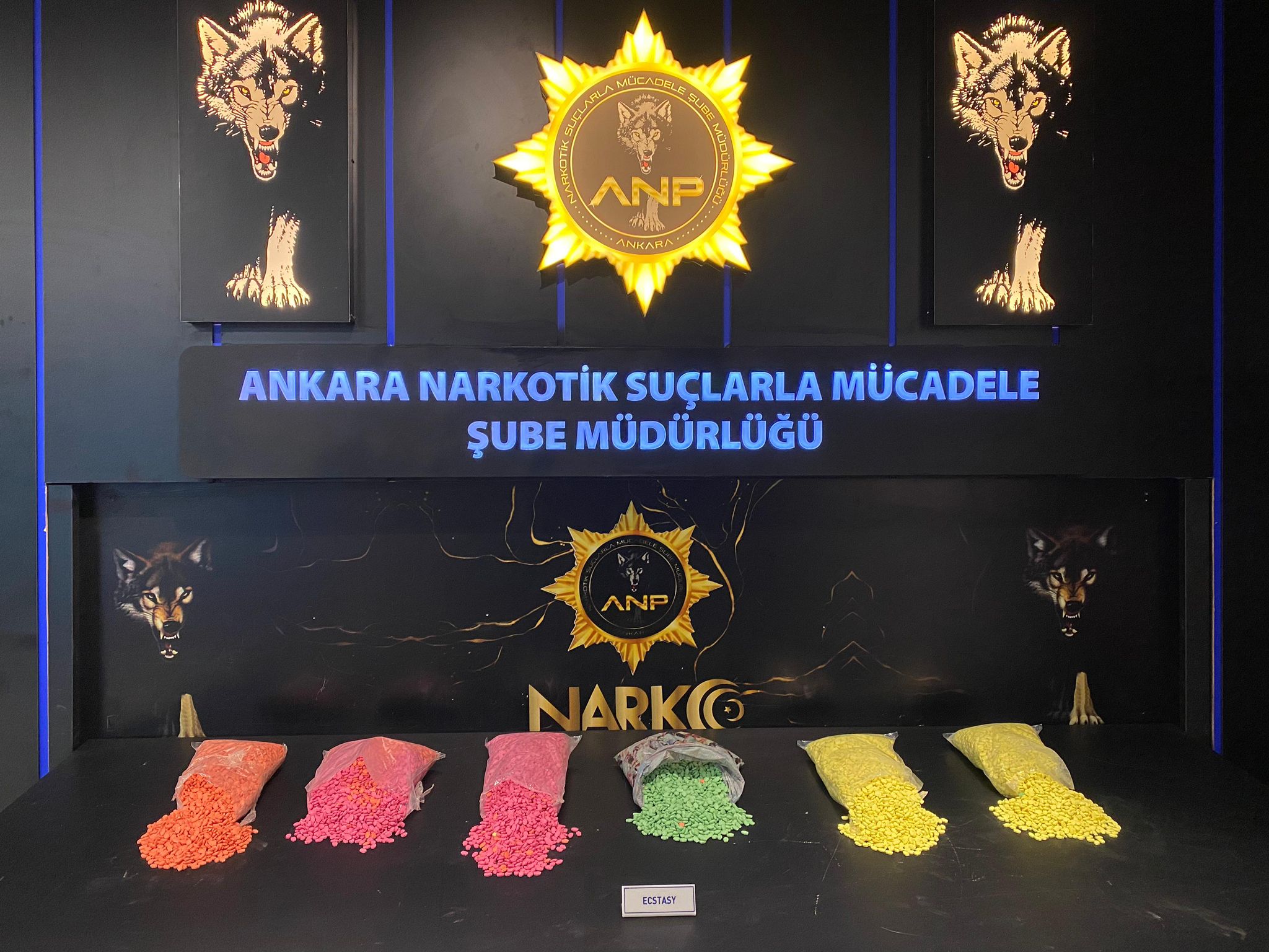 ANKARA (AA) – Ankara'nın Kızılcahamam ilçesindeki narkotik operasyonunda 28 bin