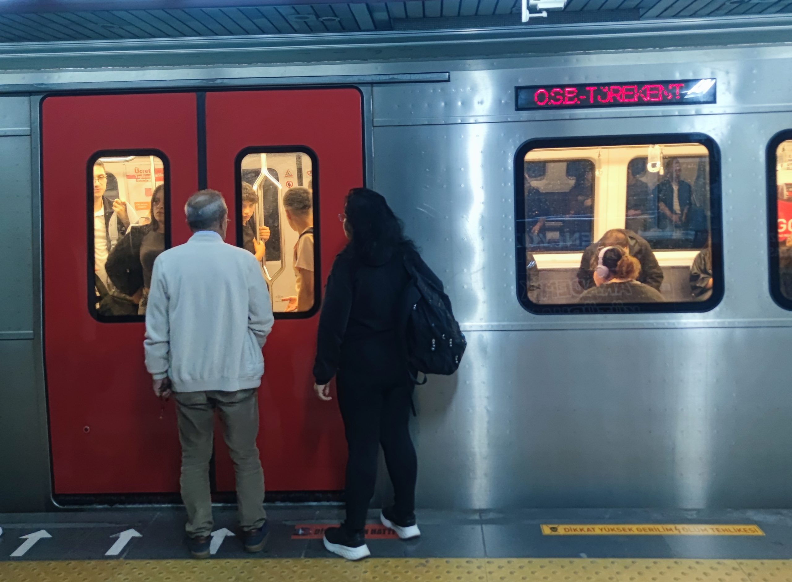 ANKARA (AA) – Başkentte, metro hattının arıza yapması nedeniyle seferlerde