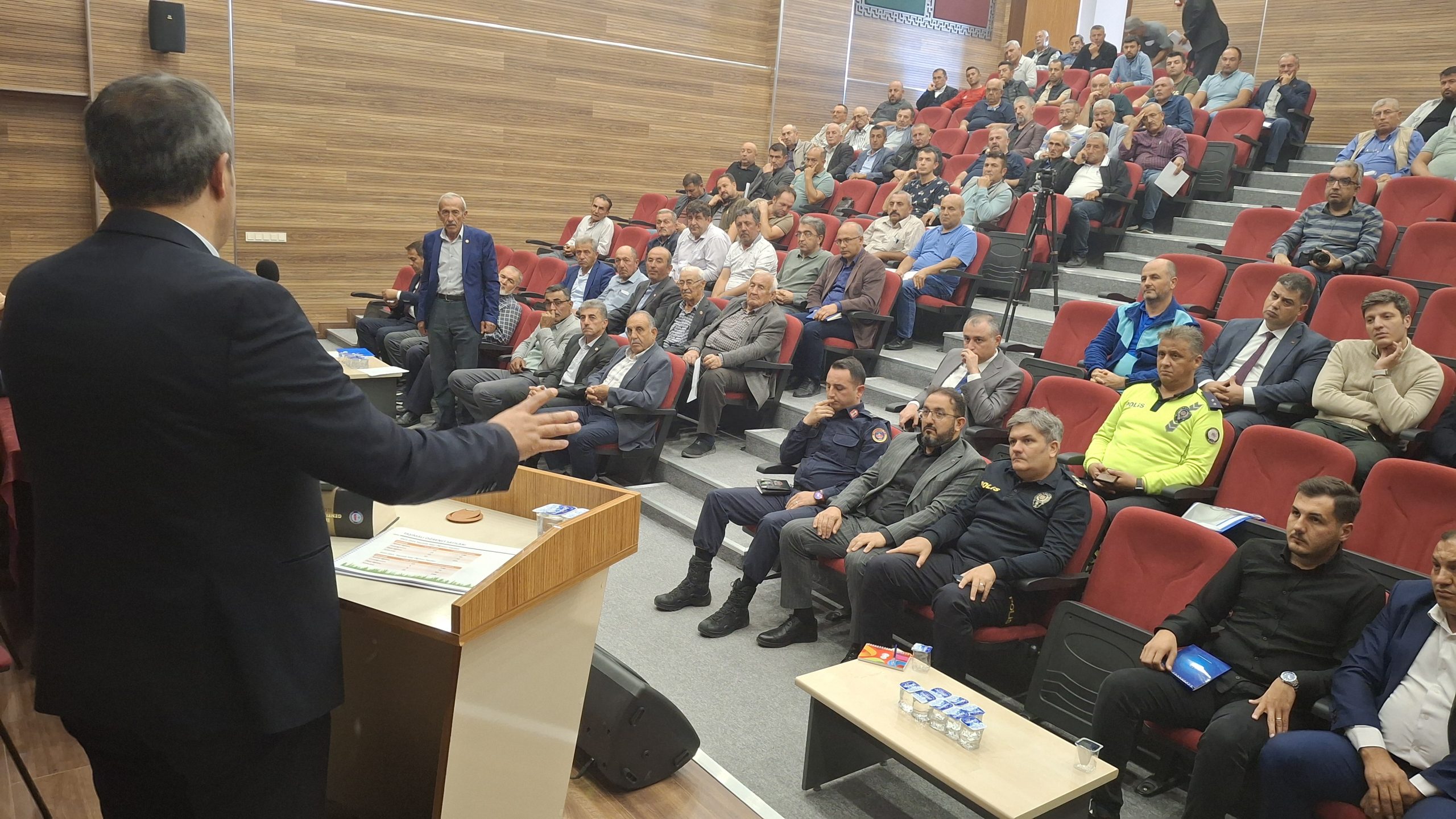 ANKARA (AA) – Beypazarı Kaymakamı Vedat Yılmaz, birim amirleri ve