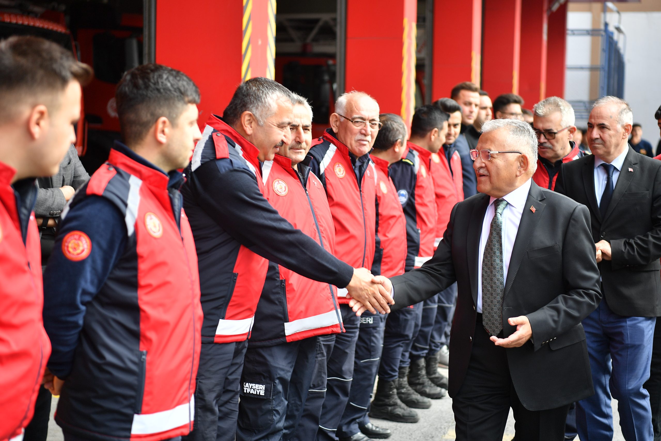 KAYSERİ (AA) – Büyükşehir Belediye Başkanı Memduh Büyükkılıç, İtfaiyecilik Haftası