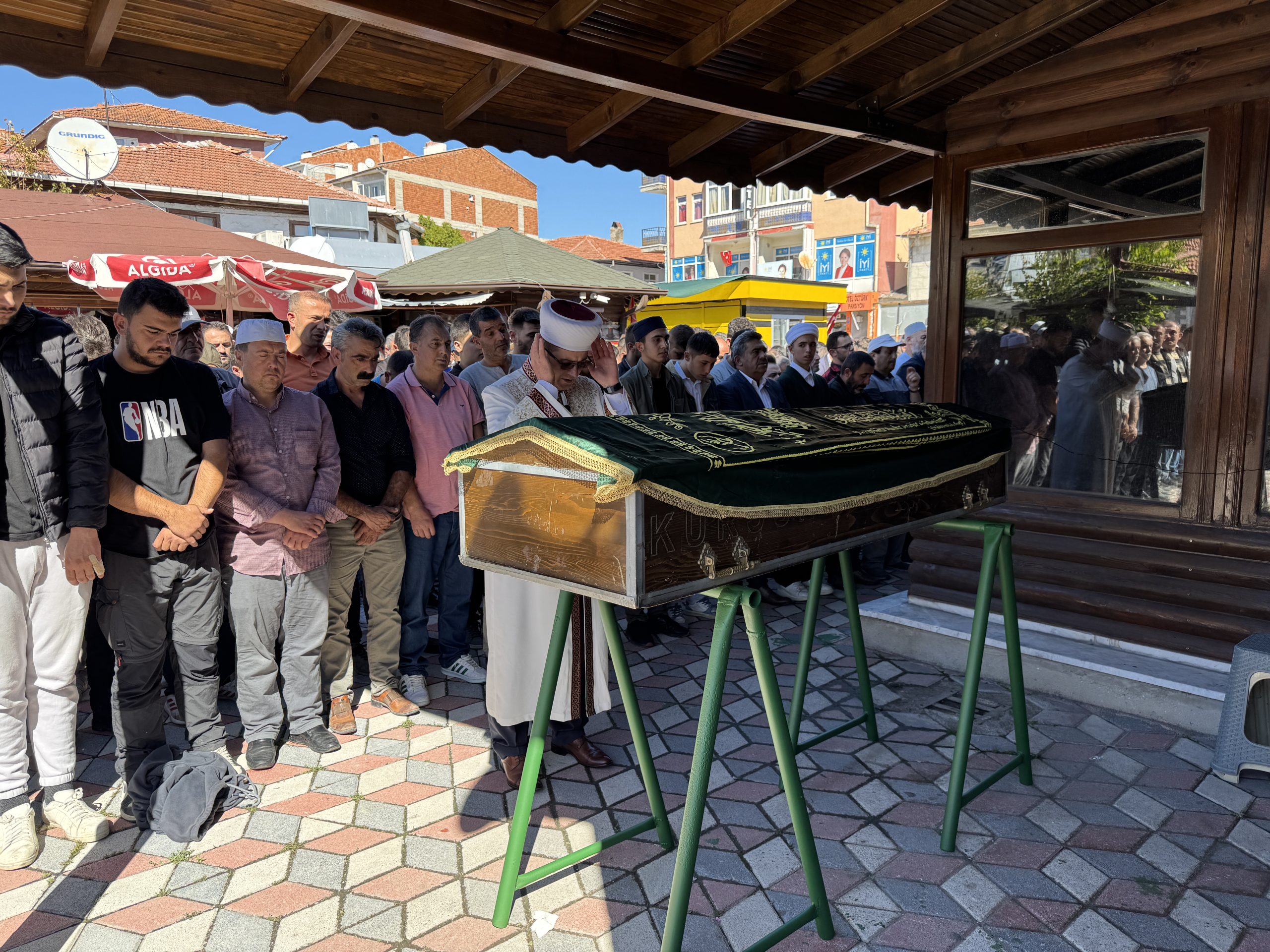 ÇANKIRI (AA) – Çankırı’nın Kurşunlu ilçesinde otomobilin şarampole devrilmesi sonucu