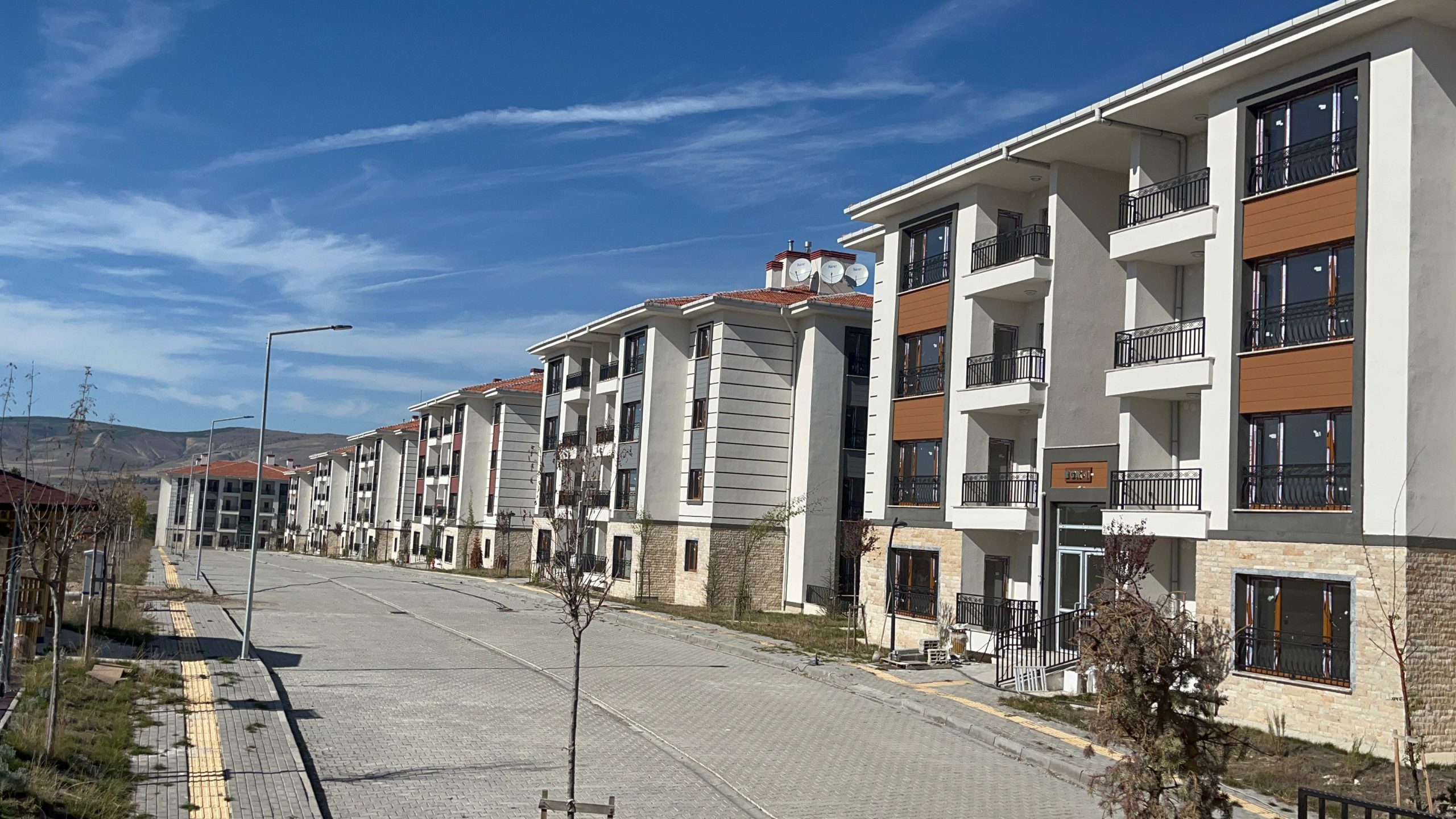 ÇANKIRI (AA) – Çerkeş’te yapımı tamamlanan TOKİ konutlarının anahtarları hak