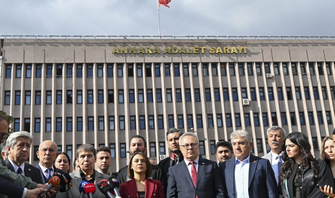 - Genel başkan yardımcıları Gamze Taşcıer ve Zeliha Aksaz Şahbaz,