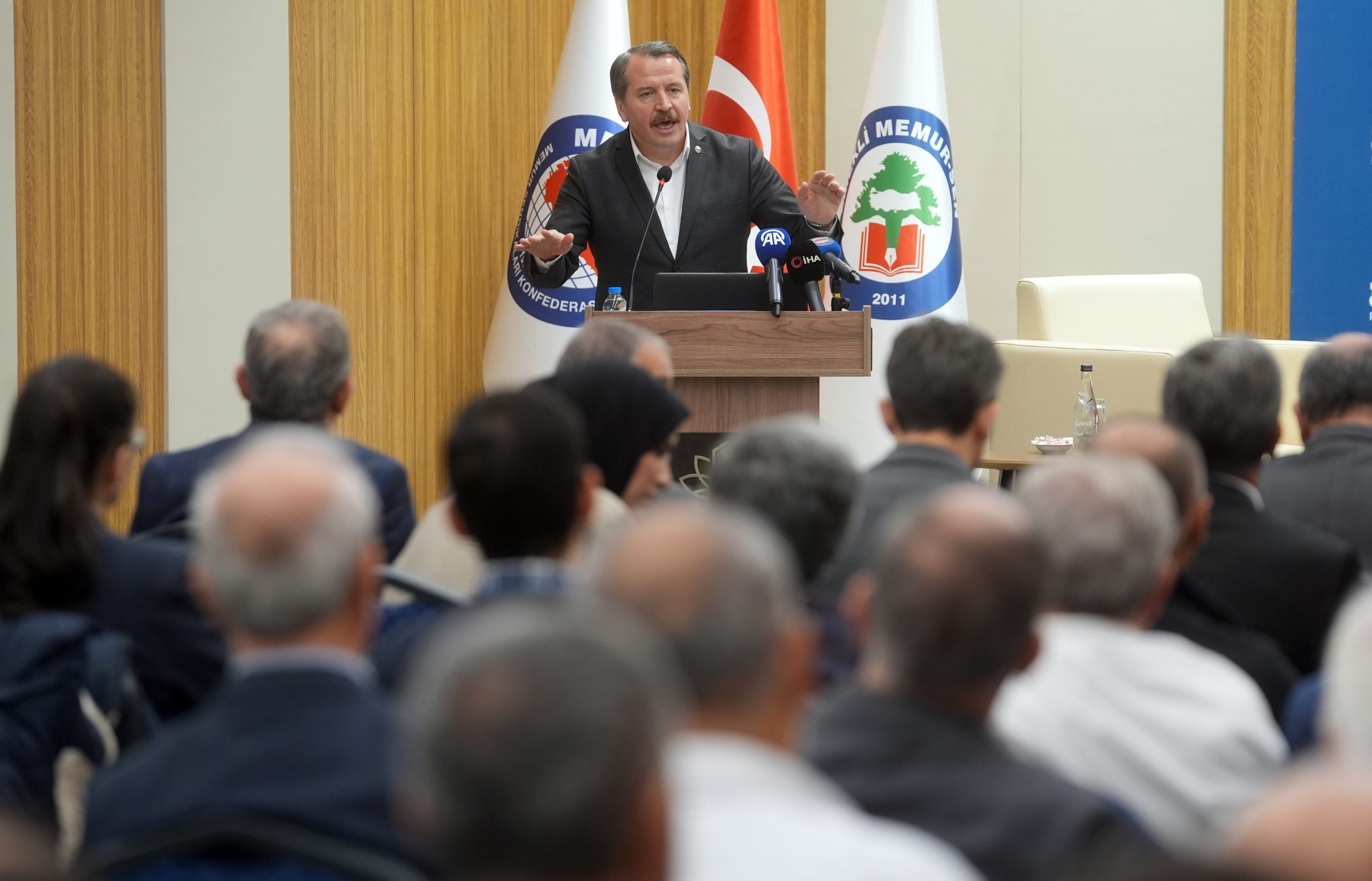 - "Örgütlenme özgürlüğü önündeki engeller tüm çalışanlar için kaldırılmalı, aynı