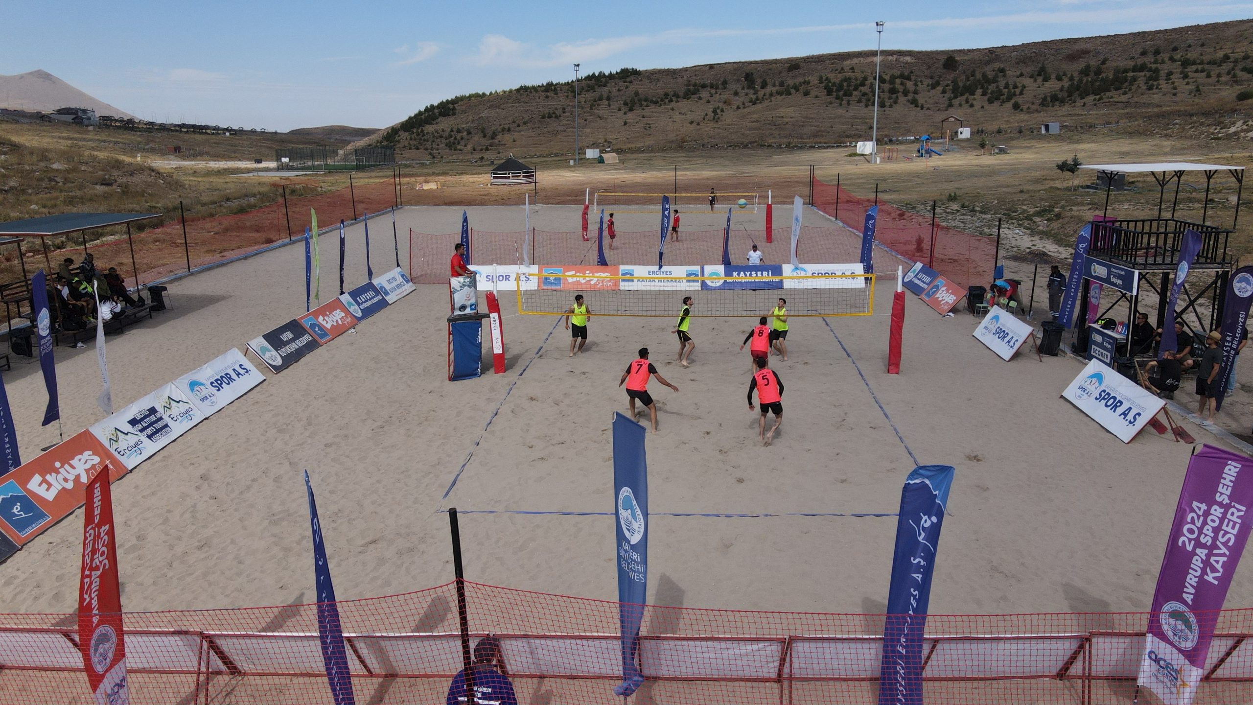 KAYSERİ (AA) – Erciyes Kayak Merkezi'nin ev sahipliği yaptığı plaj