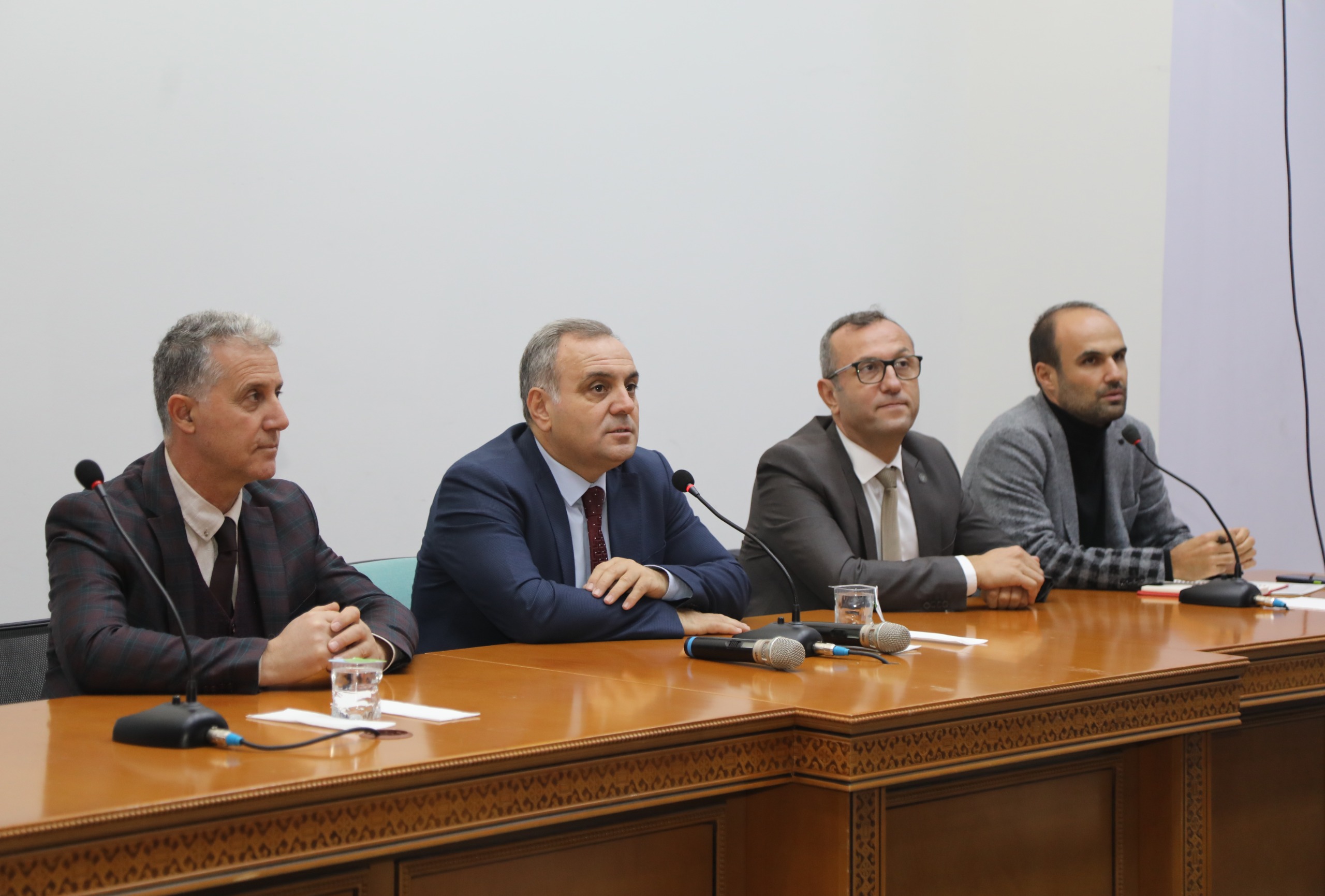 KAYSERİ (AA) – Erciyes Üniversitesi (ERÜ) tarafından düzenlenen "Rektör-Öğrenci Buluşması"