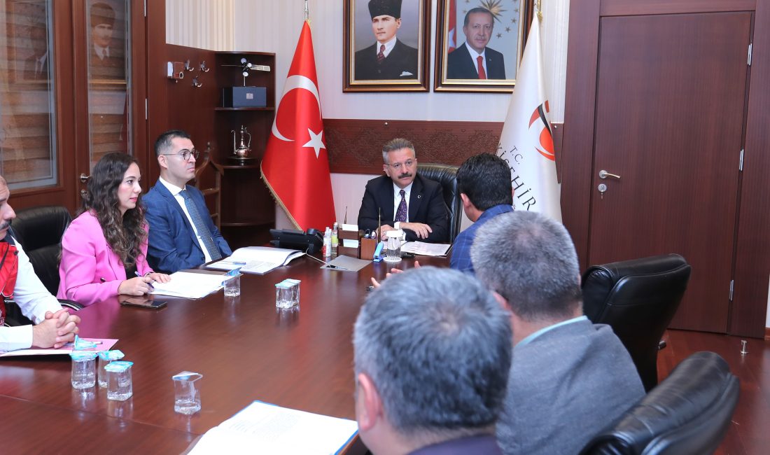 ESKİŞEHİR (AA) – Eskişehir Valisi Hüseyin Aksoy, Halk Günü Toplantısı'nda