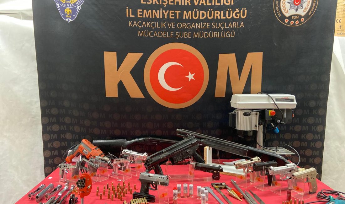 ESKİŞEHİR (AA) – Eskişehir'de, kaçak silah ürettikleri ve satışını yaptıkları