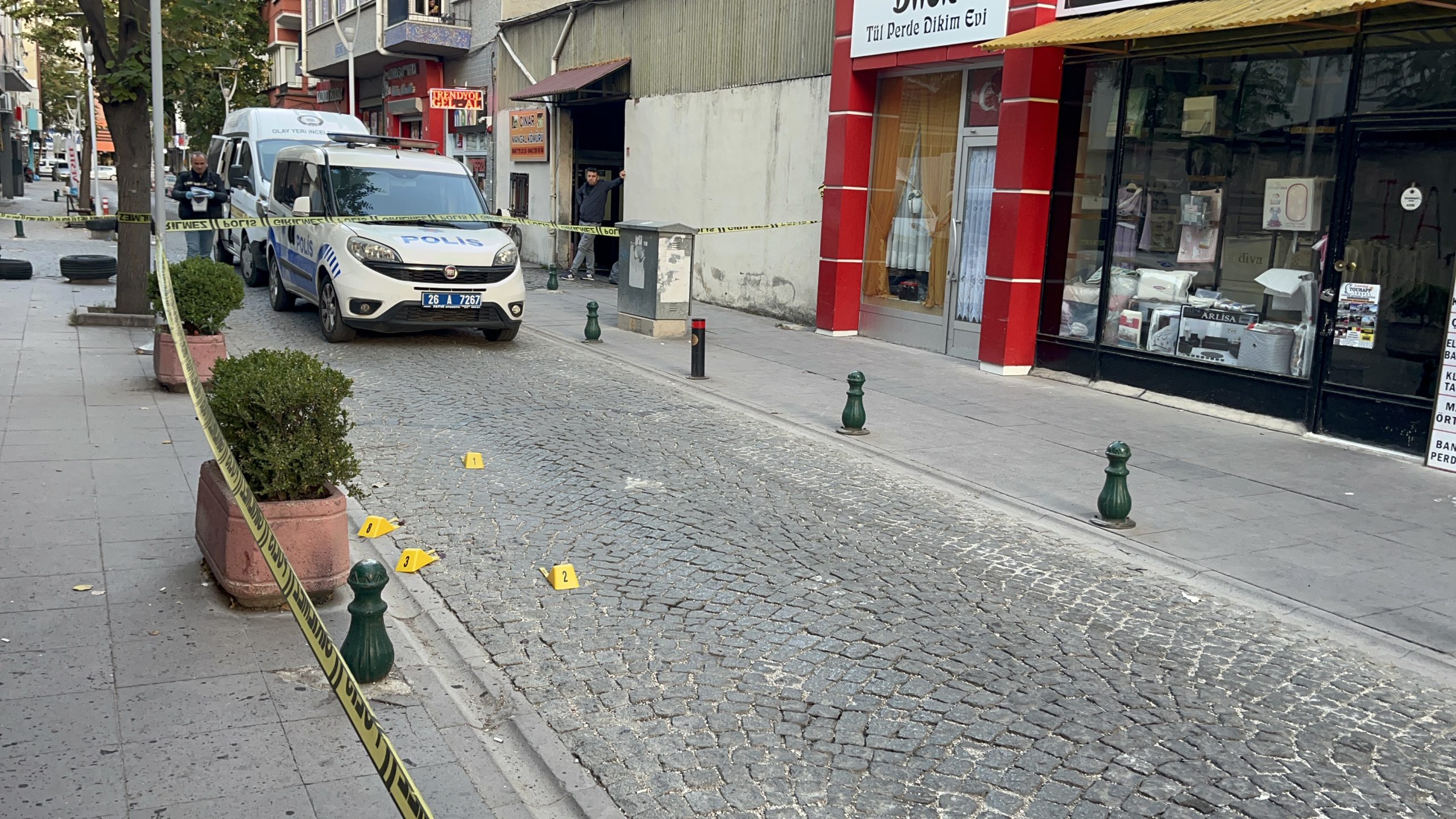 - Olay anı, çevredeki iş yerinin güvenlik kamerasınca kaydedildi