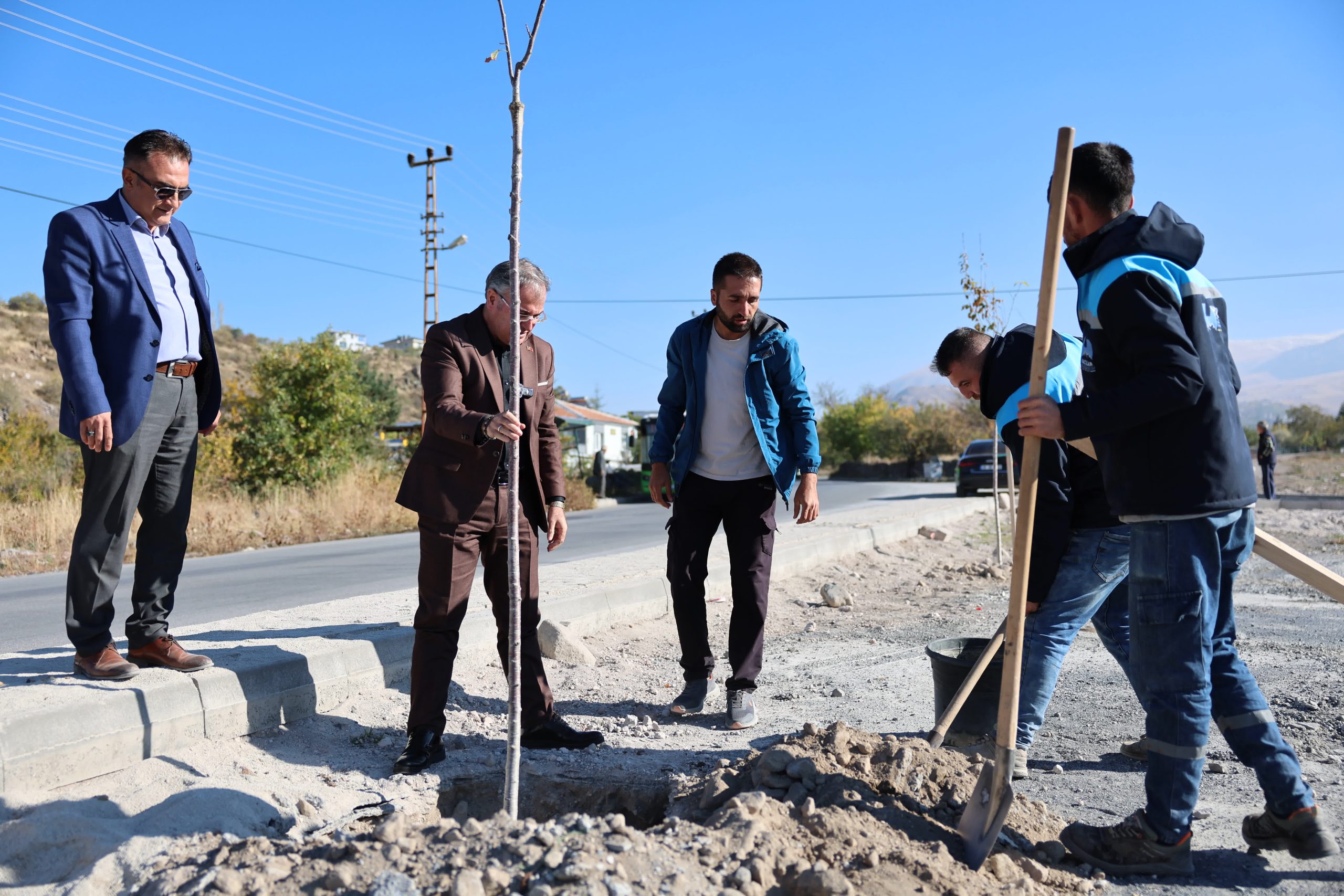 KAYSERİ (AA) – Hacılar Belediye Başkanı Bilal Özdoğan, Sakar-Eşmecik Caddesi'nde